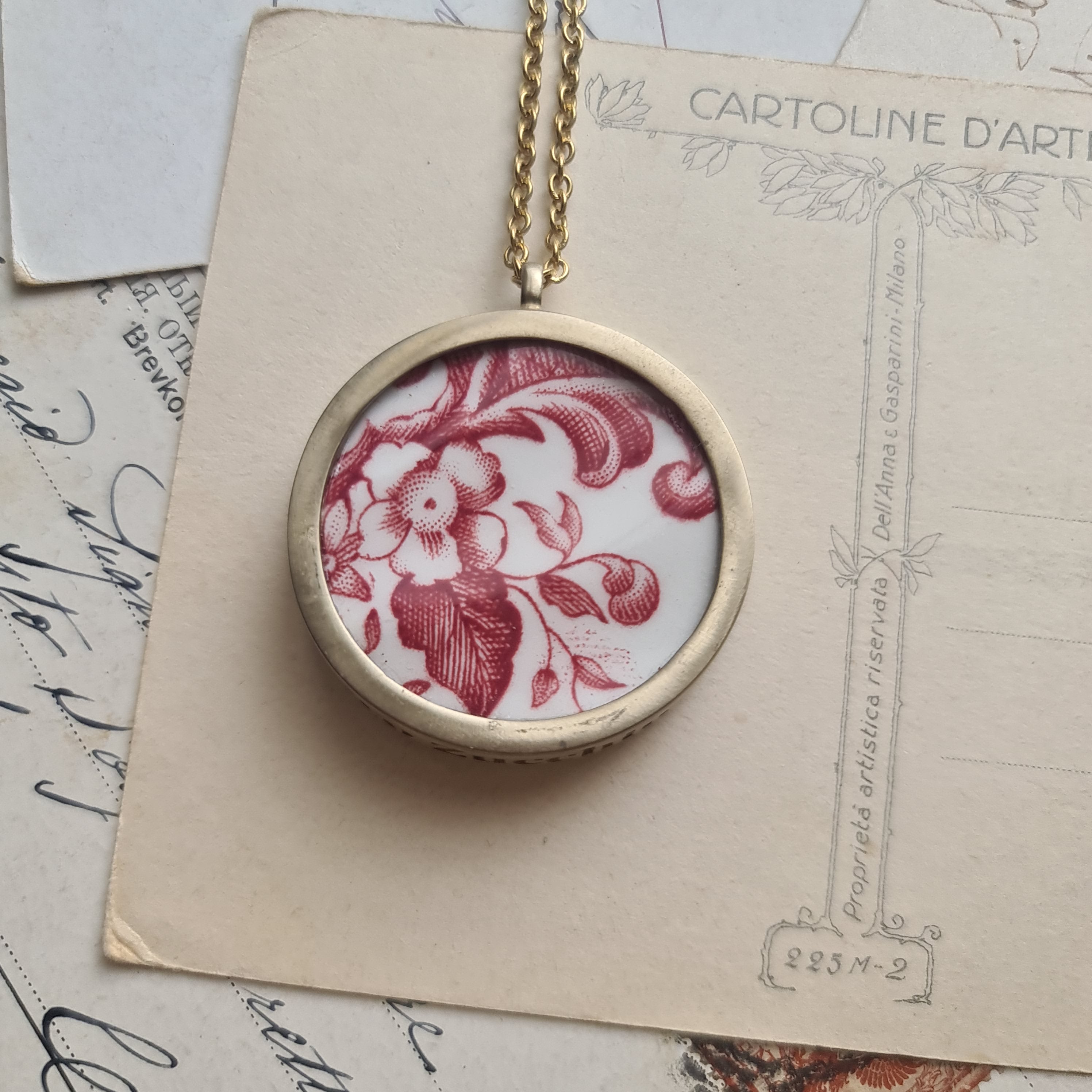 Fiore bianco e rosso