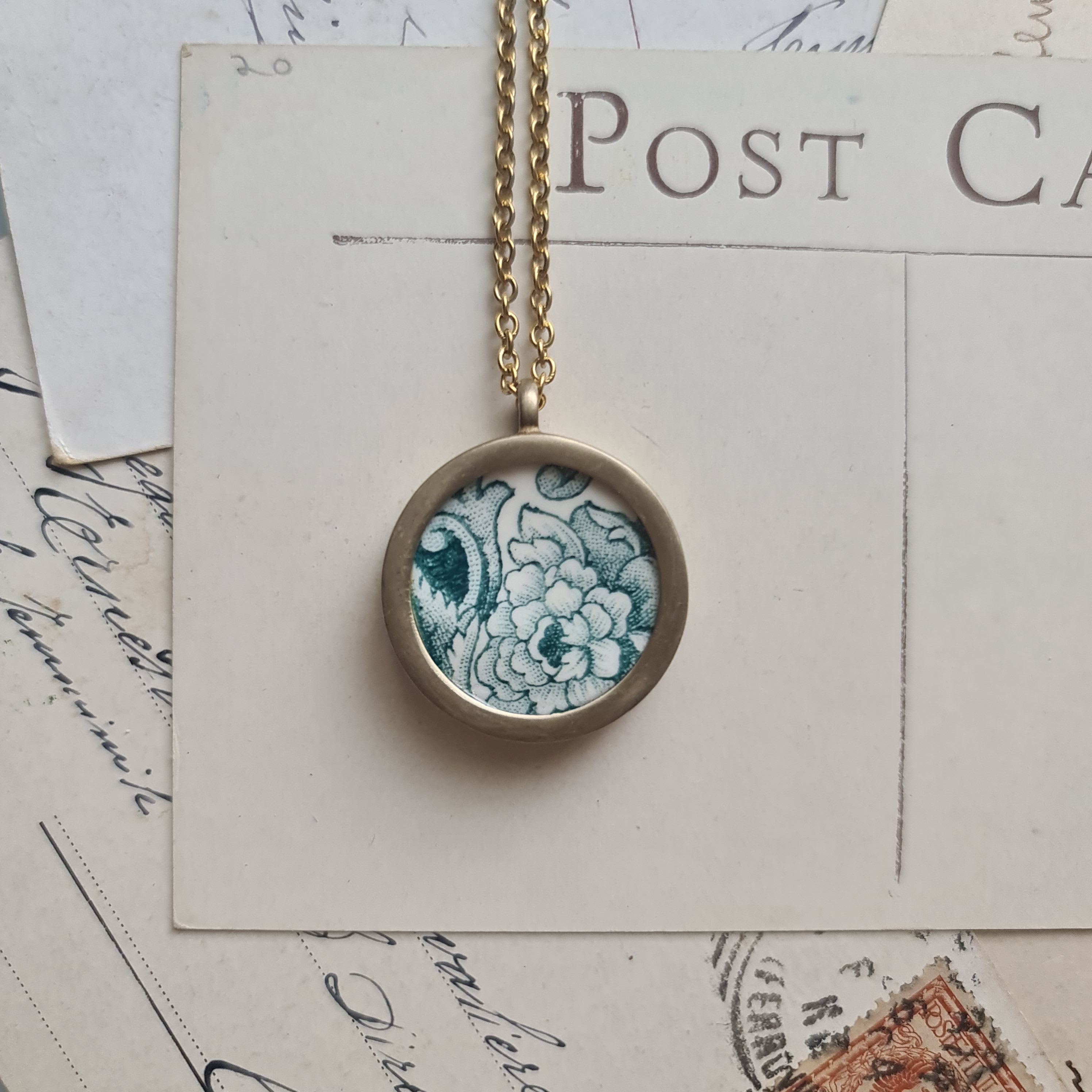 Fiore verde acqua antico