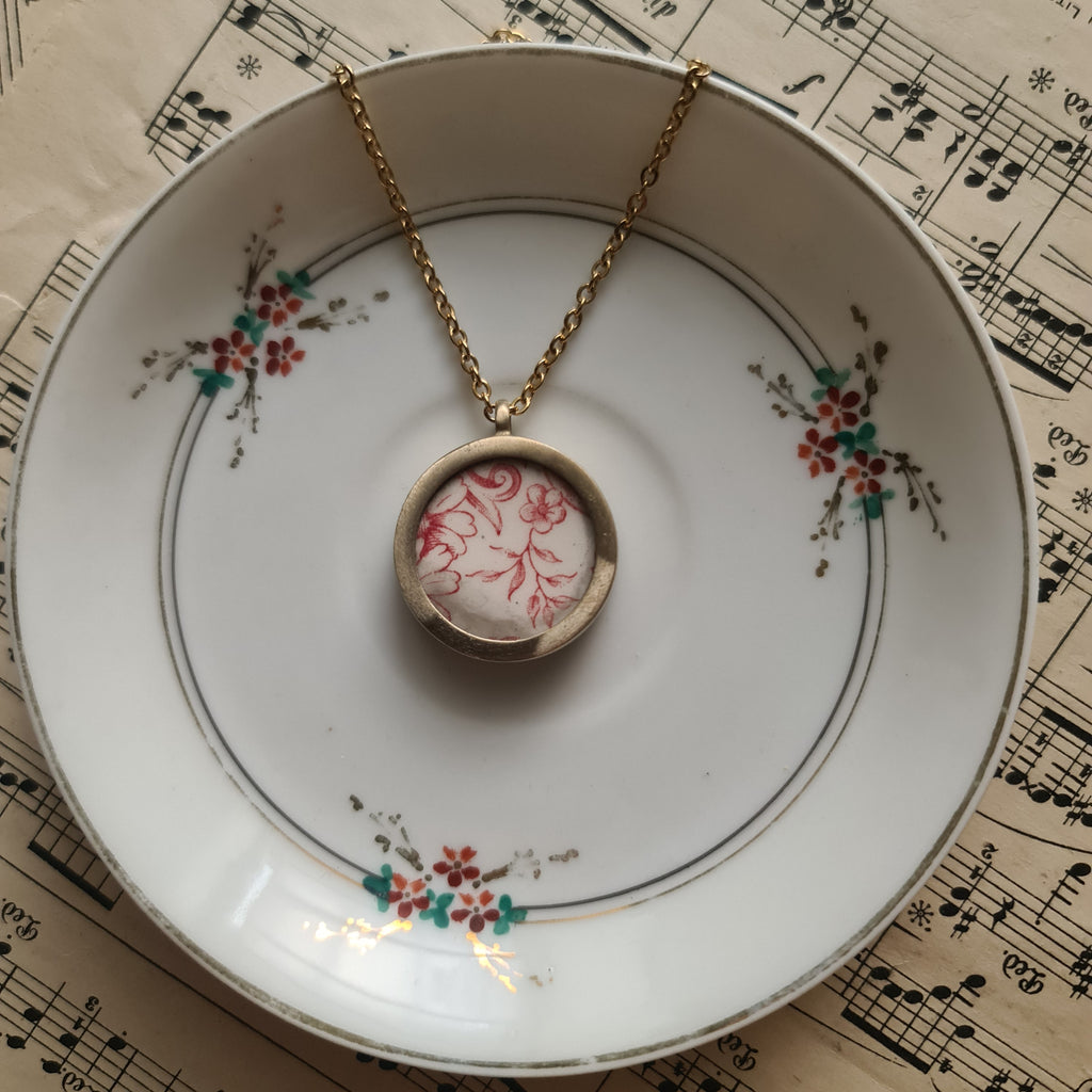 Fiori rossi e fragole