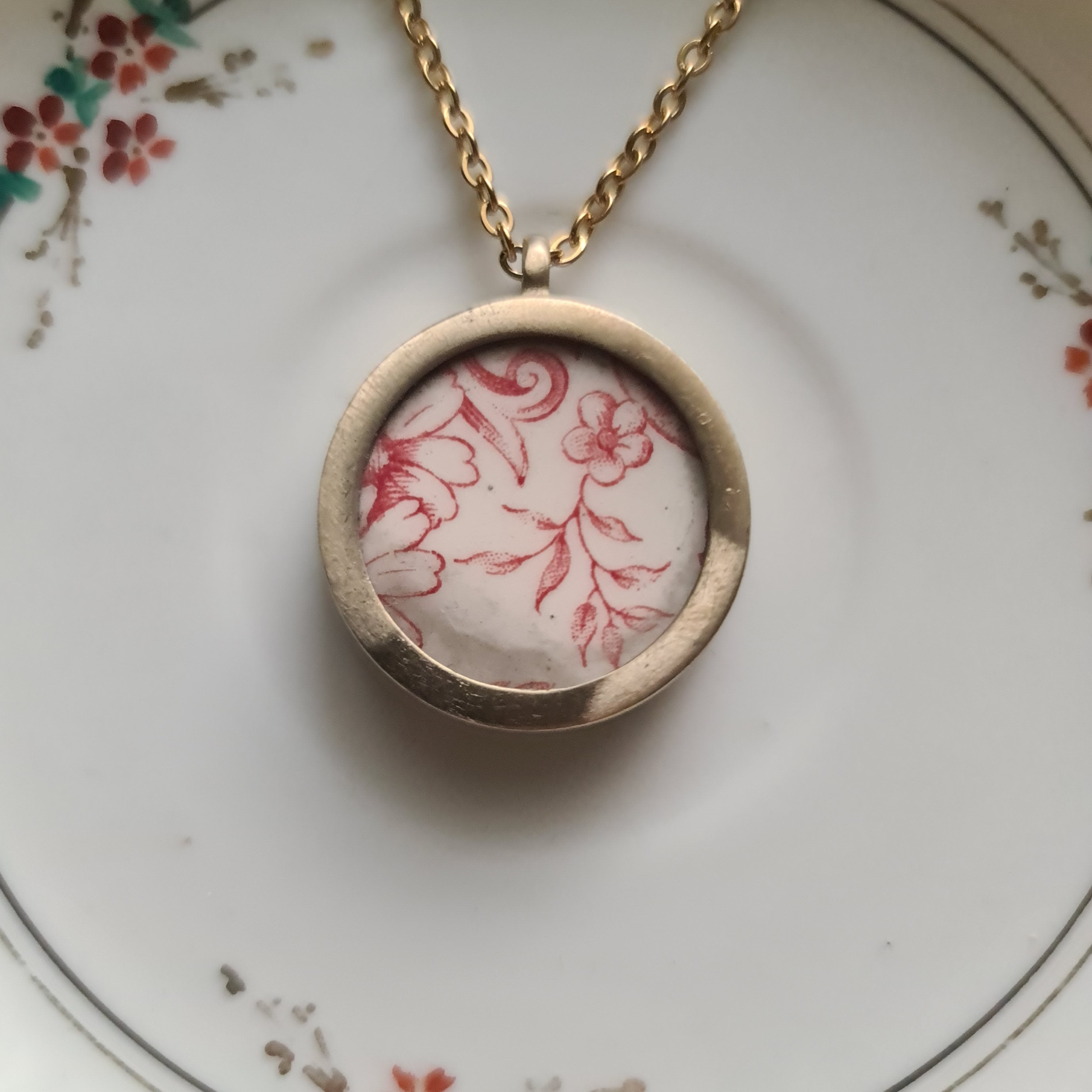 Fiori rossi e fragole