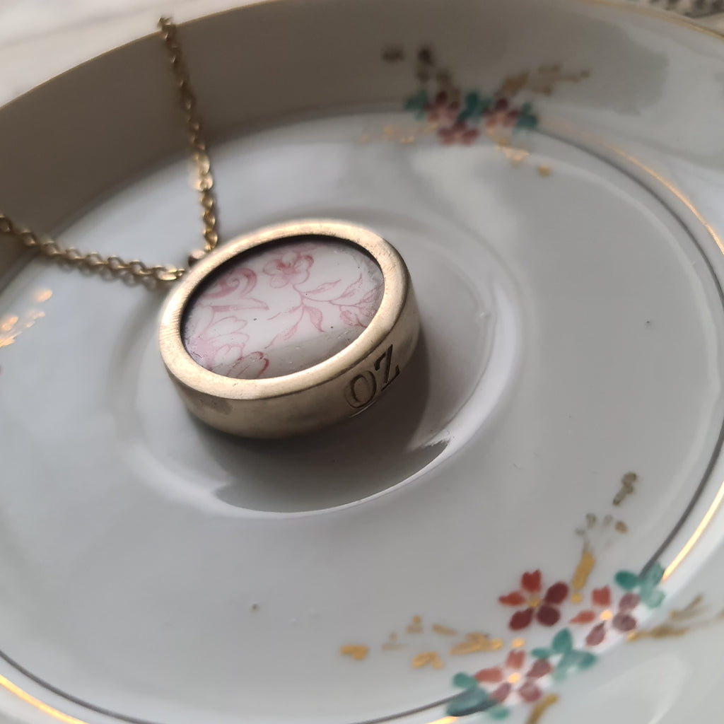 Fiori rossi e fragole