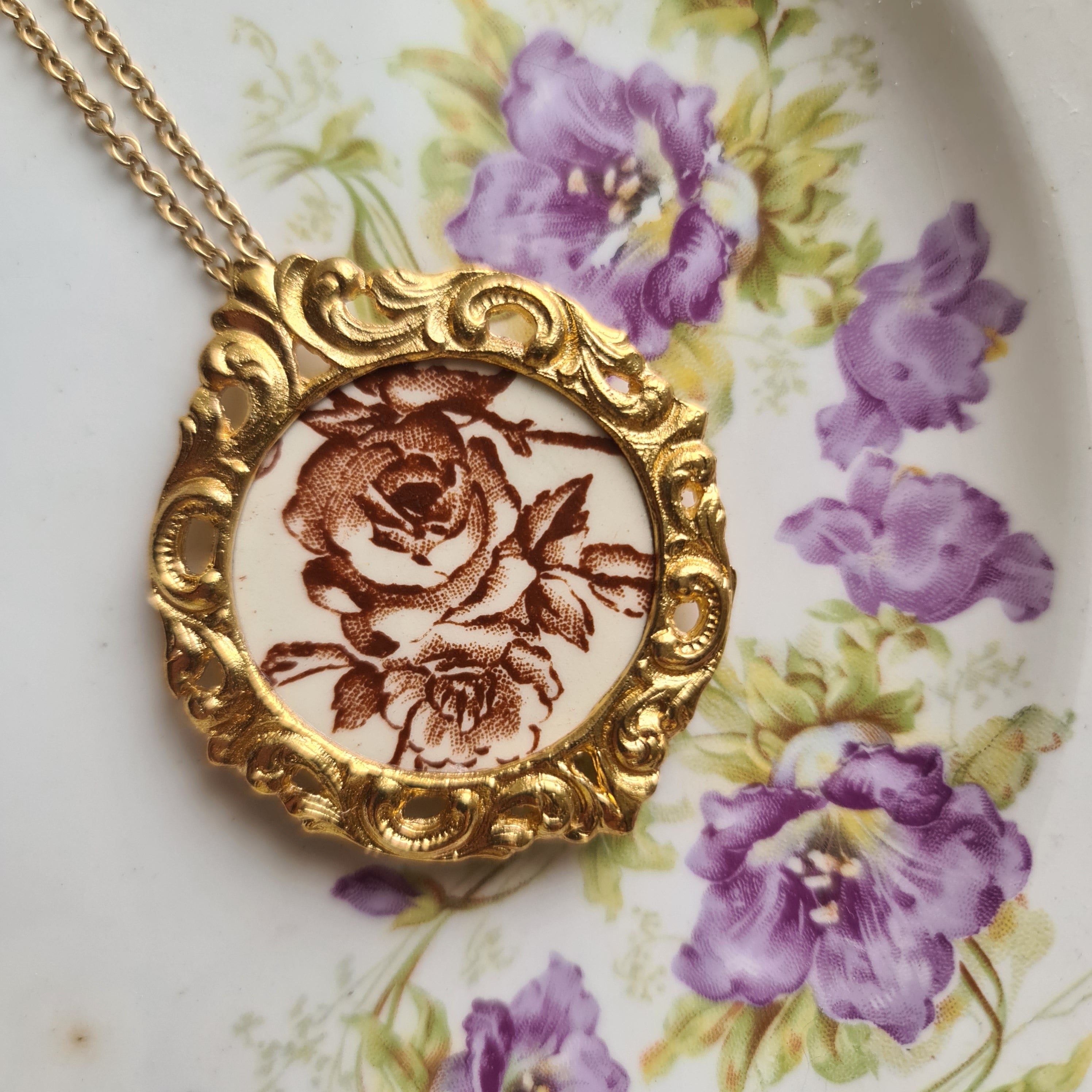 Collana vittoriana fiori marroni