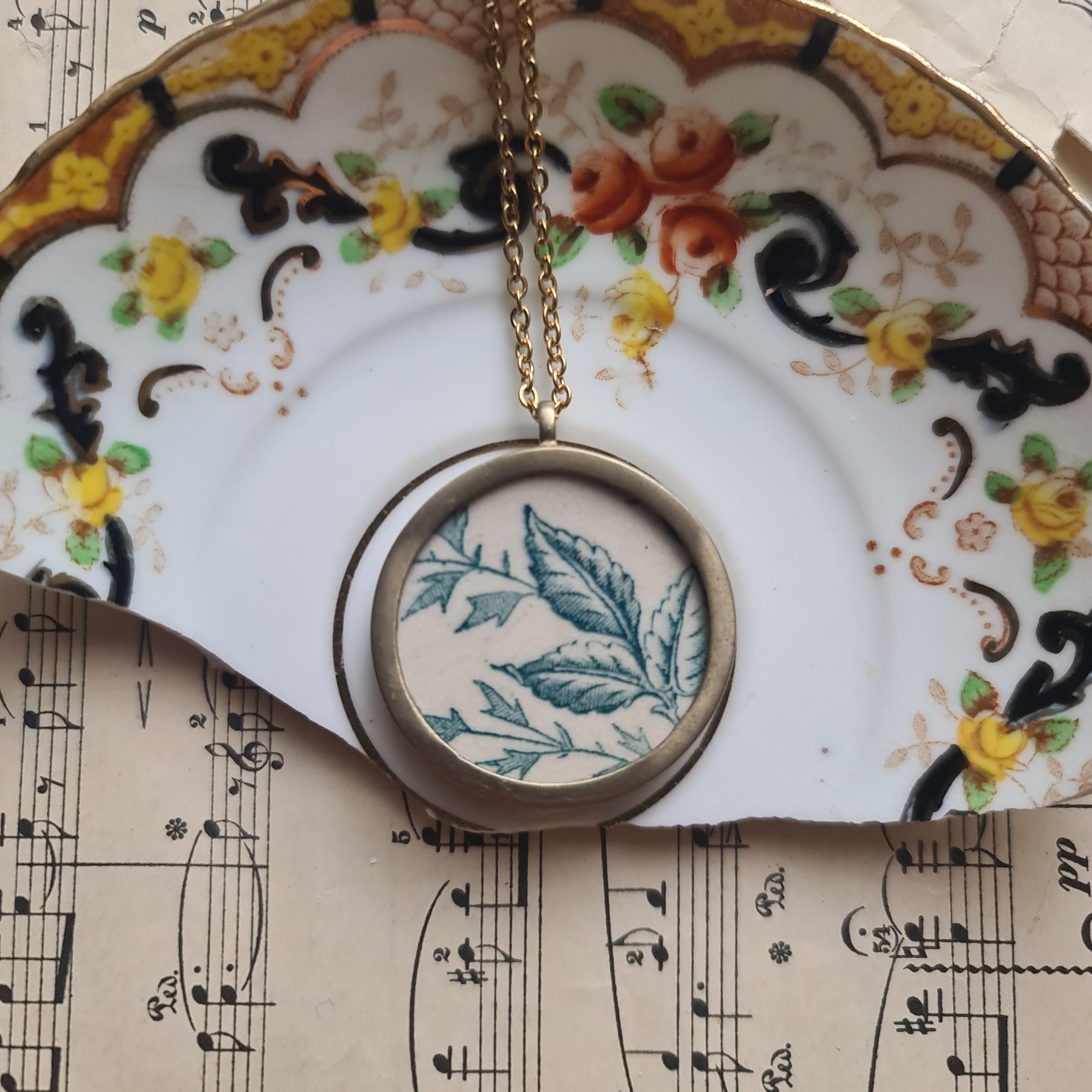 Collana media foglie azzurre