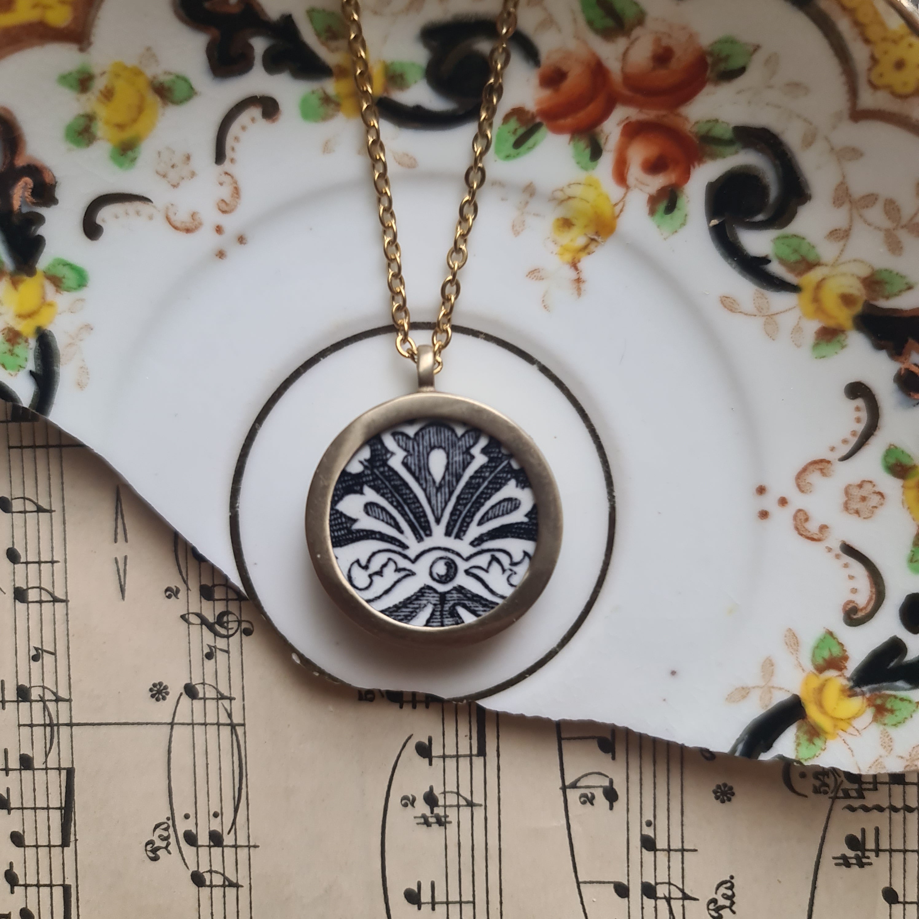 Collana piccola decoro nero