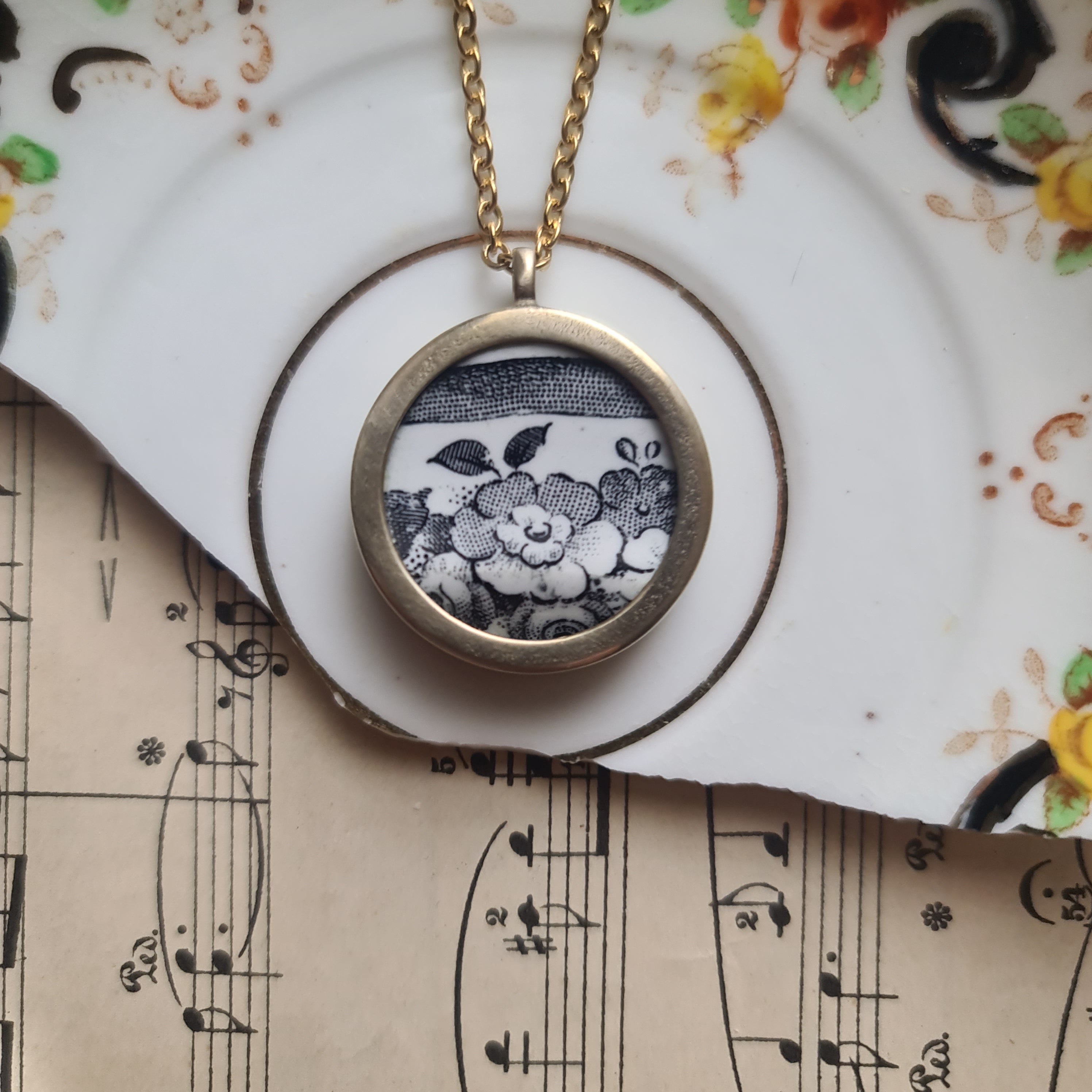 Collana piccola fiore nero e grigio