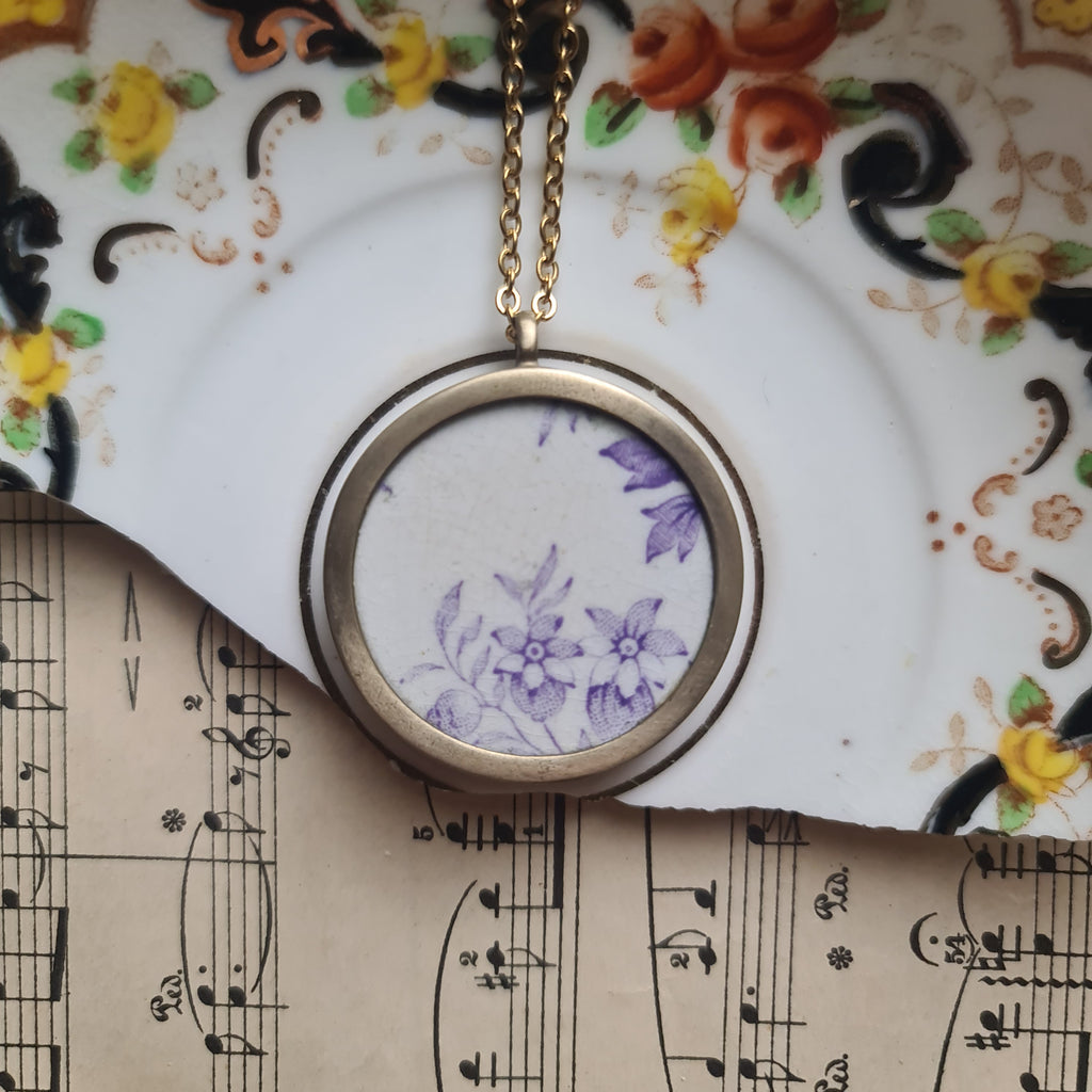 Collana media fiori viola