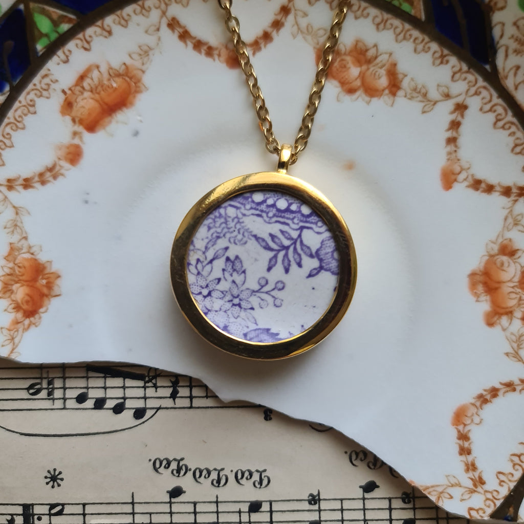 Collana piccola con bouquet di fiori viola