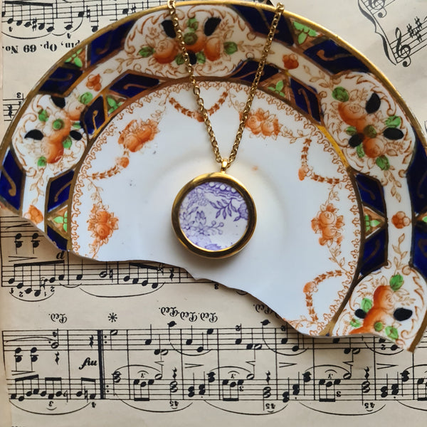 Collana piccola con bouquet di fiori viola