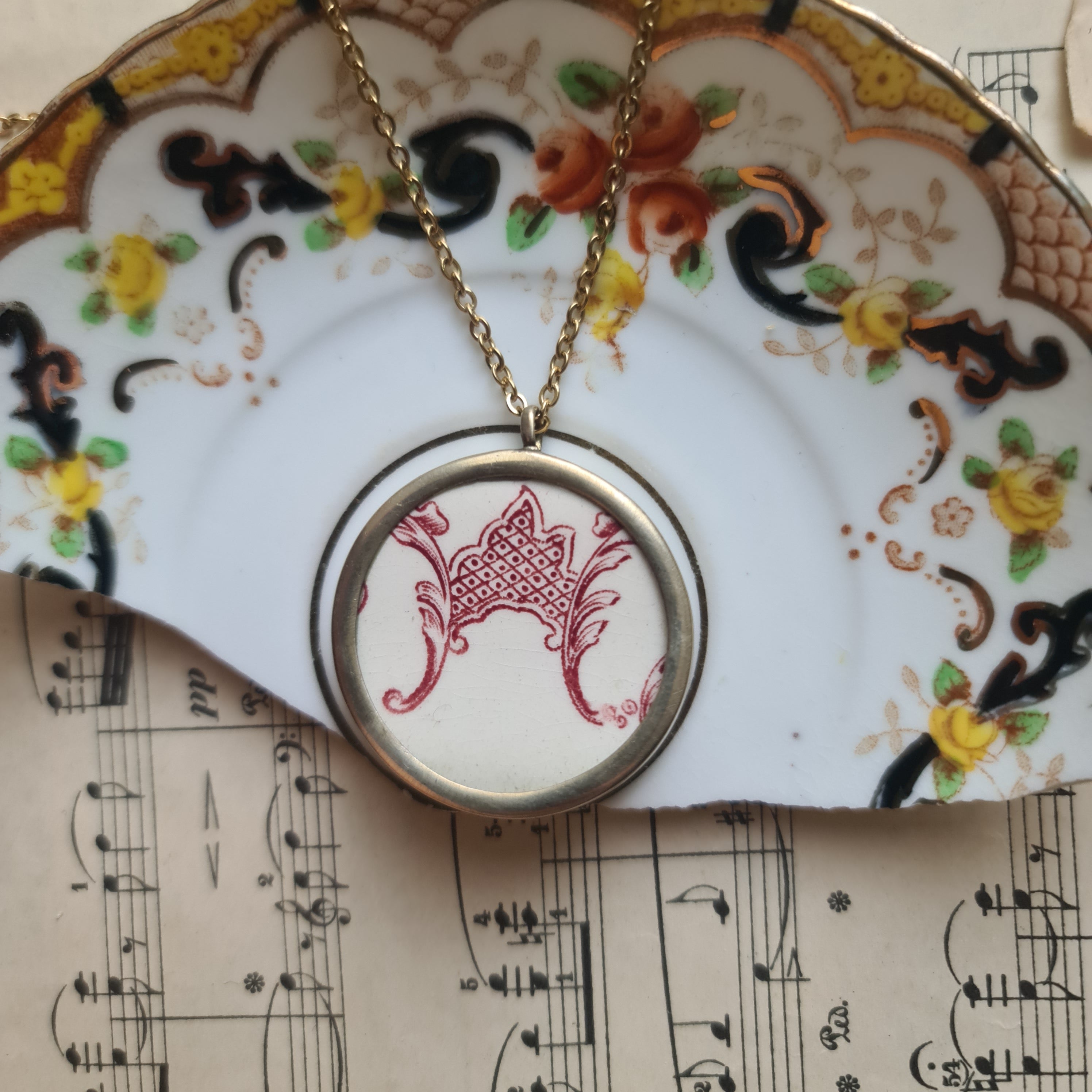 Collana media fregio rosso antico