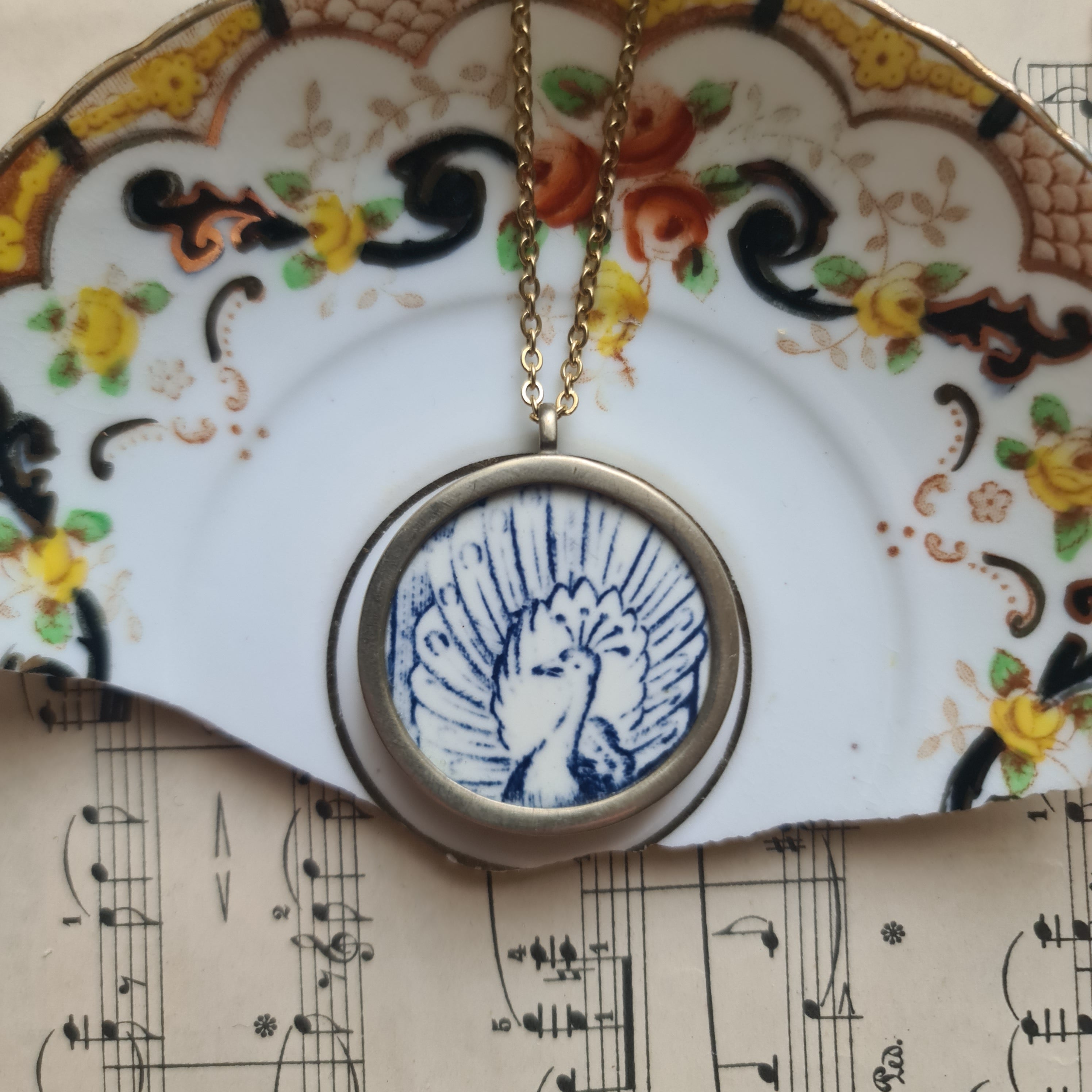 Collana media pavone