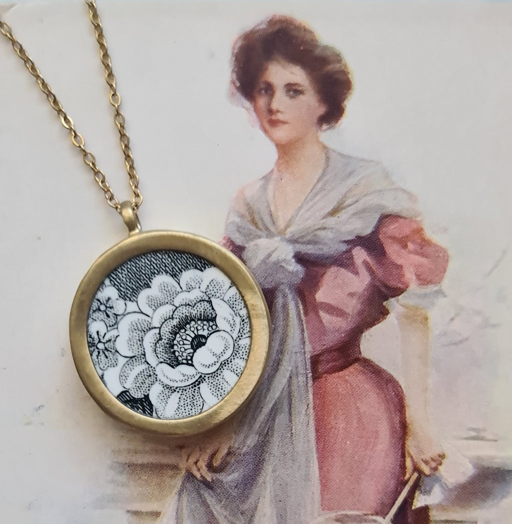 Camelia nera piccola