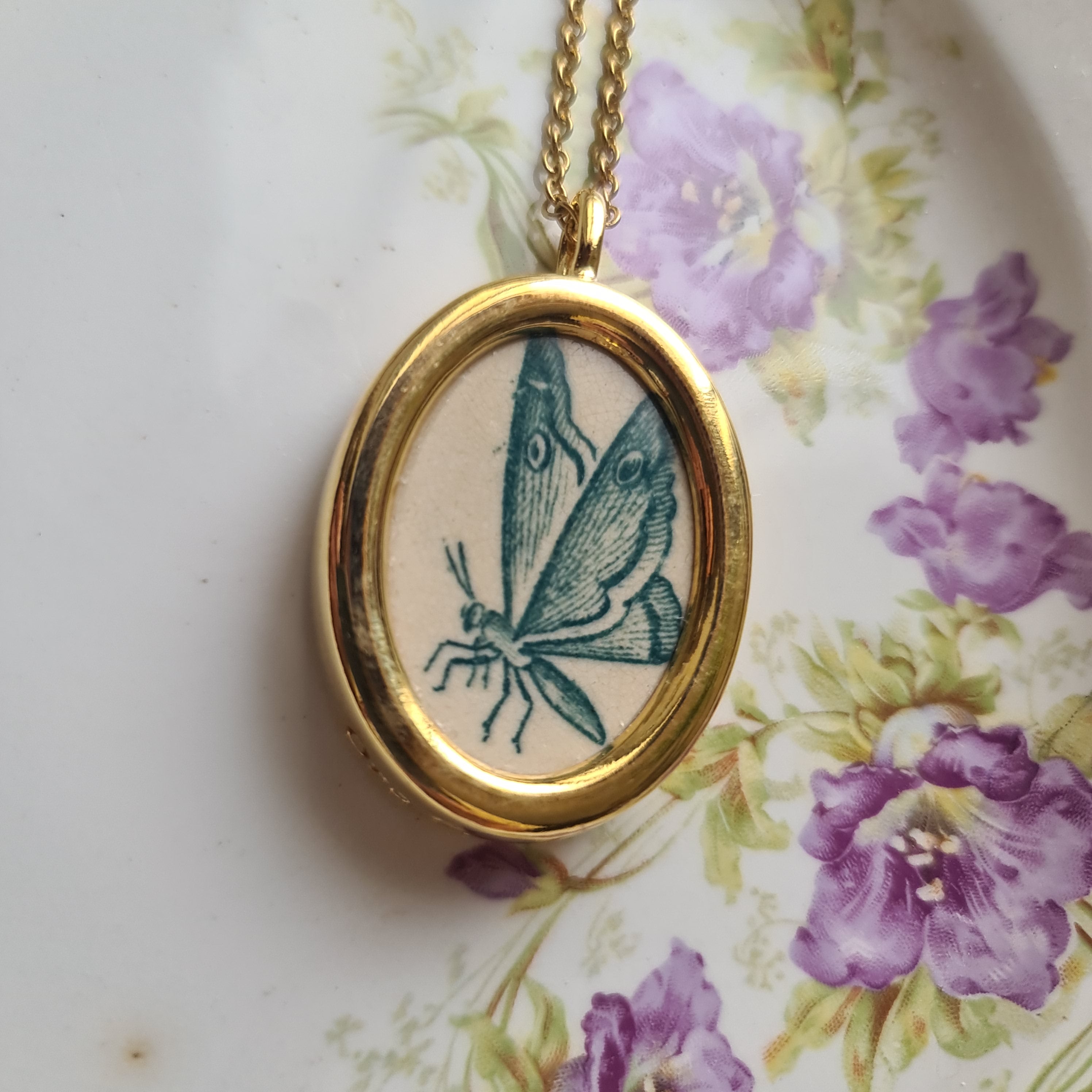 Collana ovale farfalla verde acqua