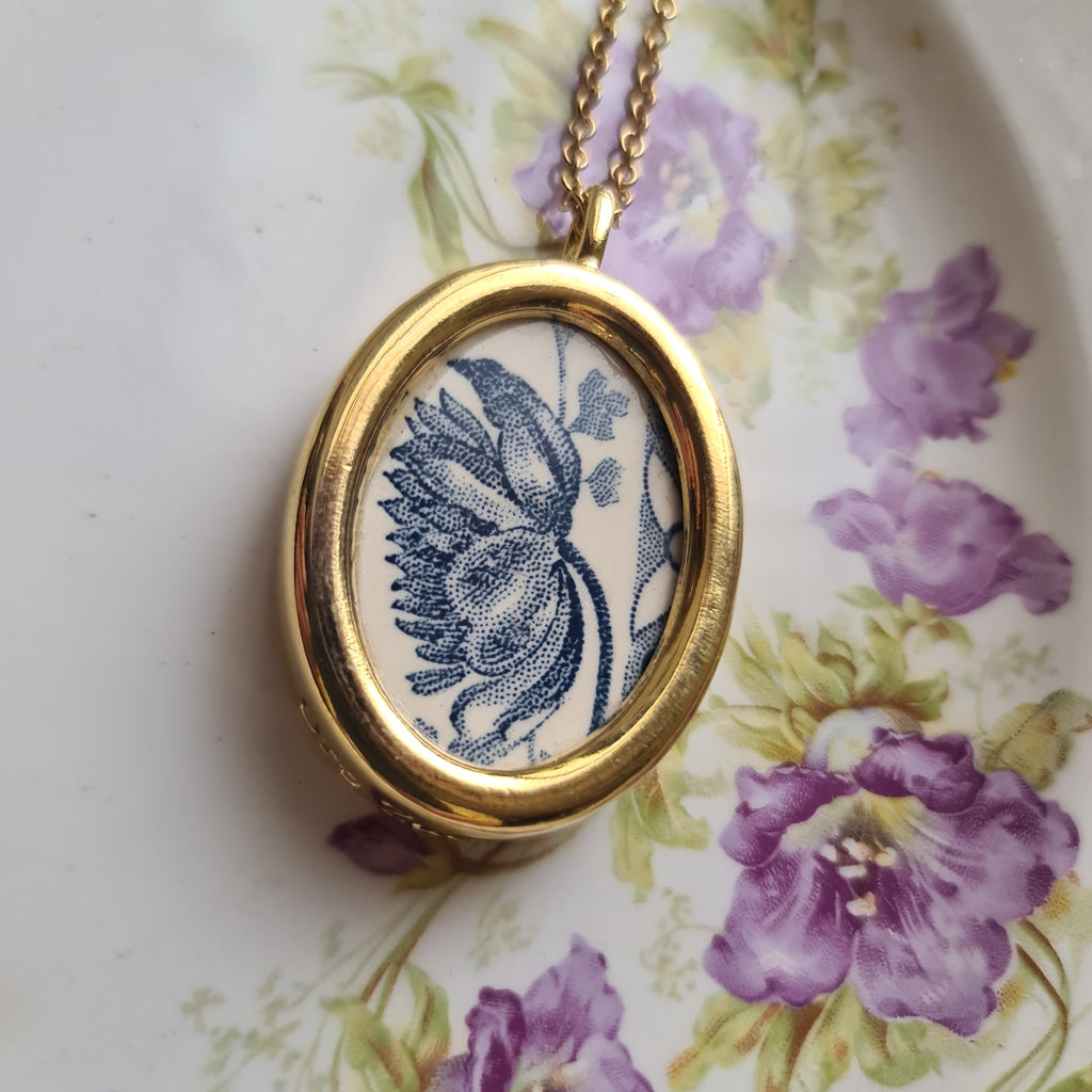 Collana ovale fiore blu