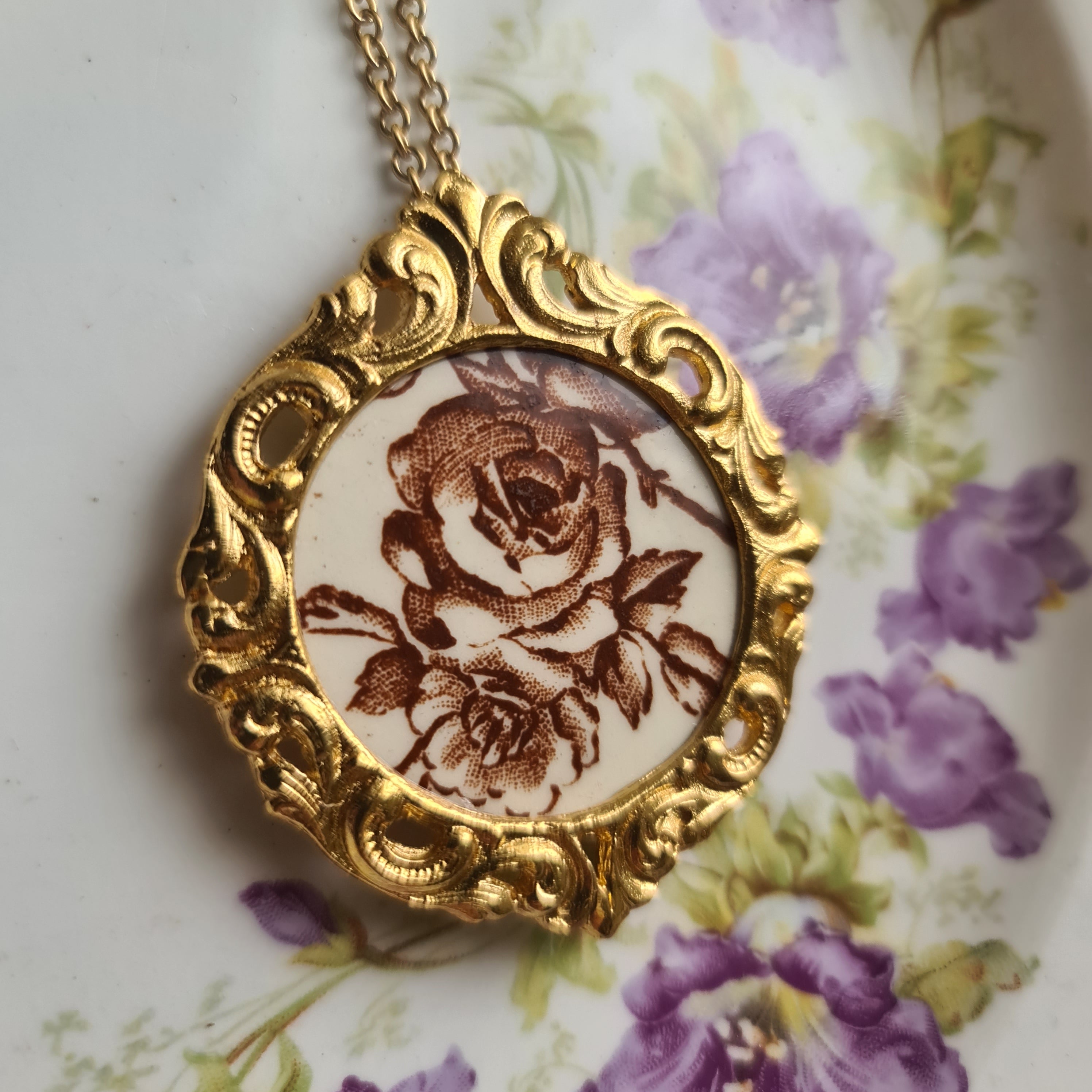 Collana vittoriana fiori marroni