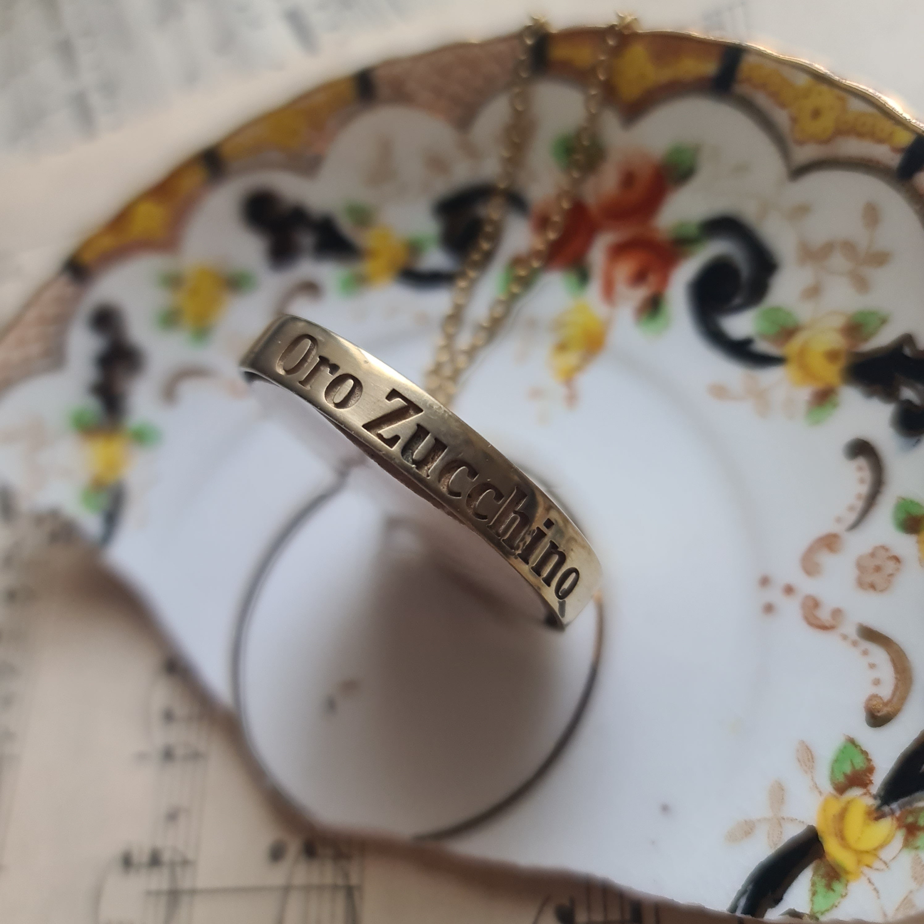 Collana media foglia e rametto vite rossa