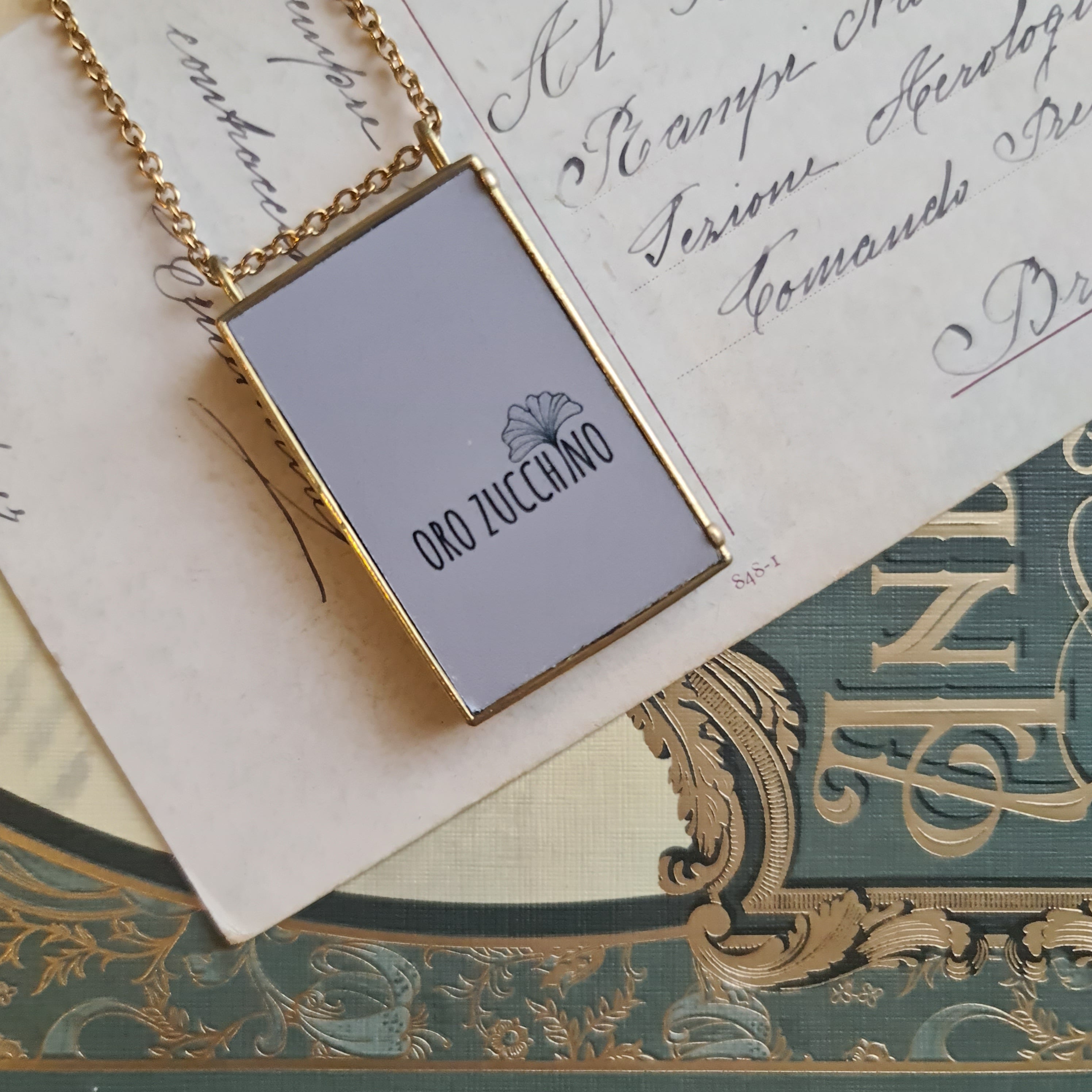 Libro "Alice in wonderland"