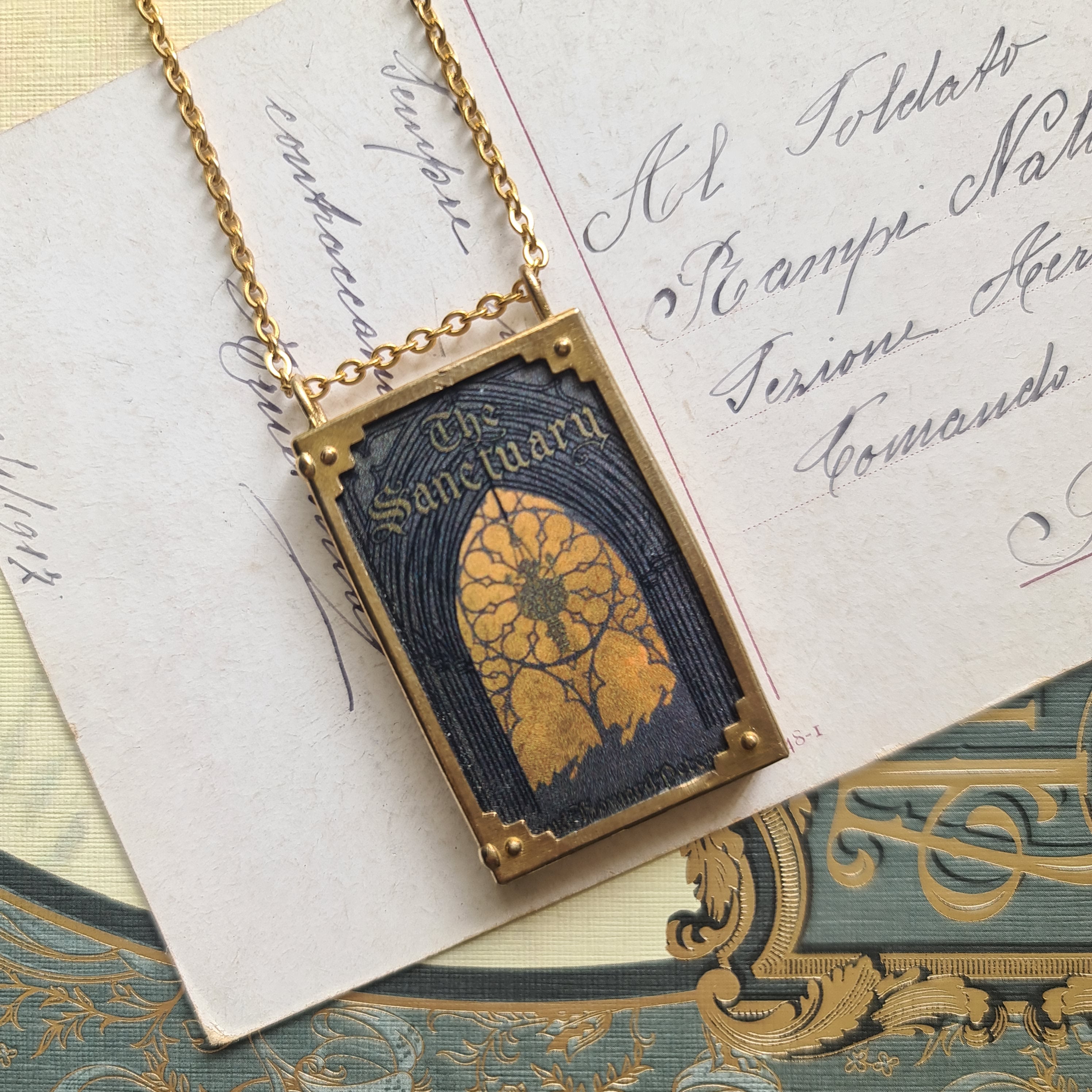 Libro "The sanctuary"