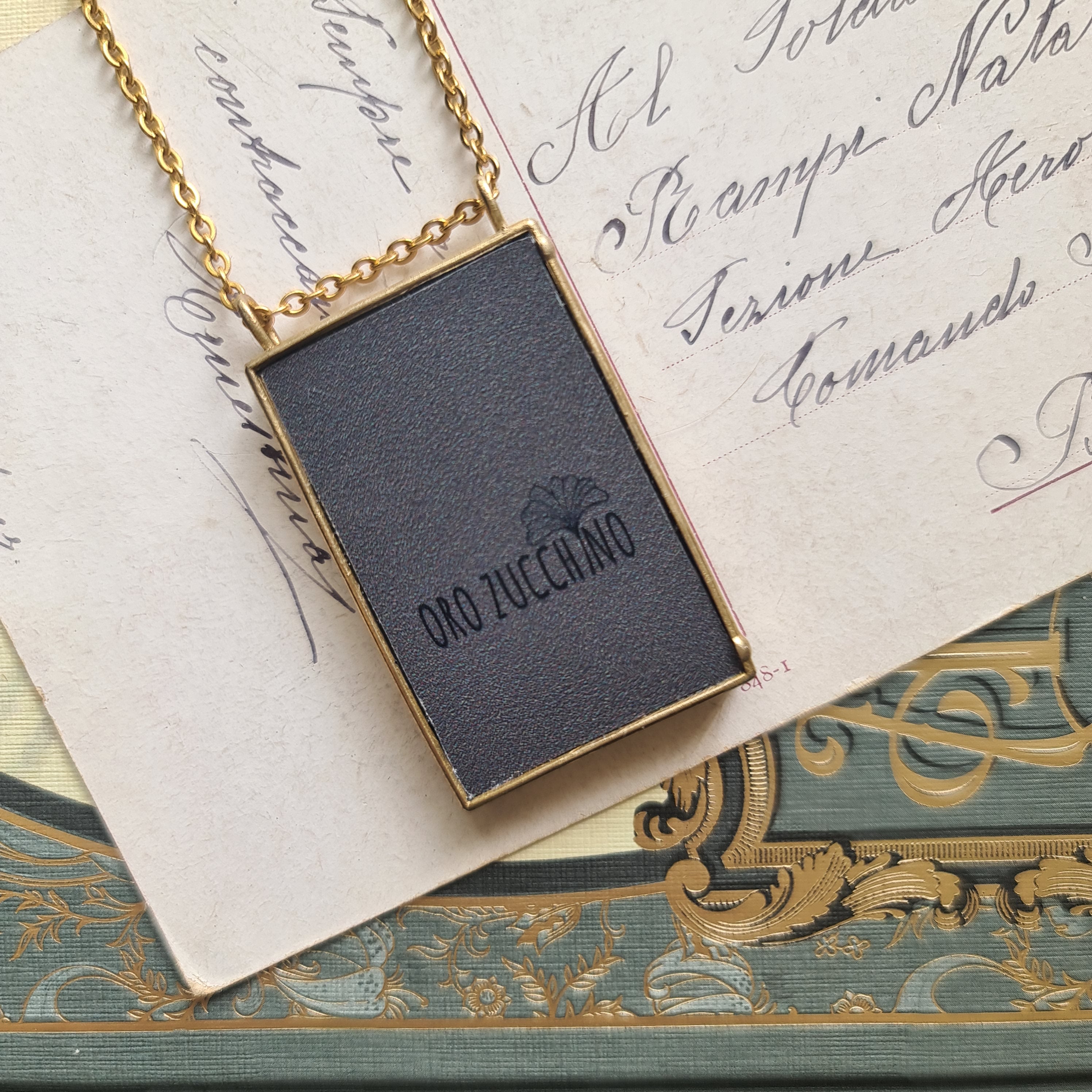 Libro "The sanctuary"