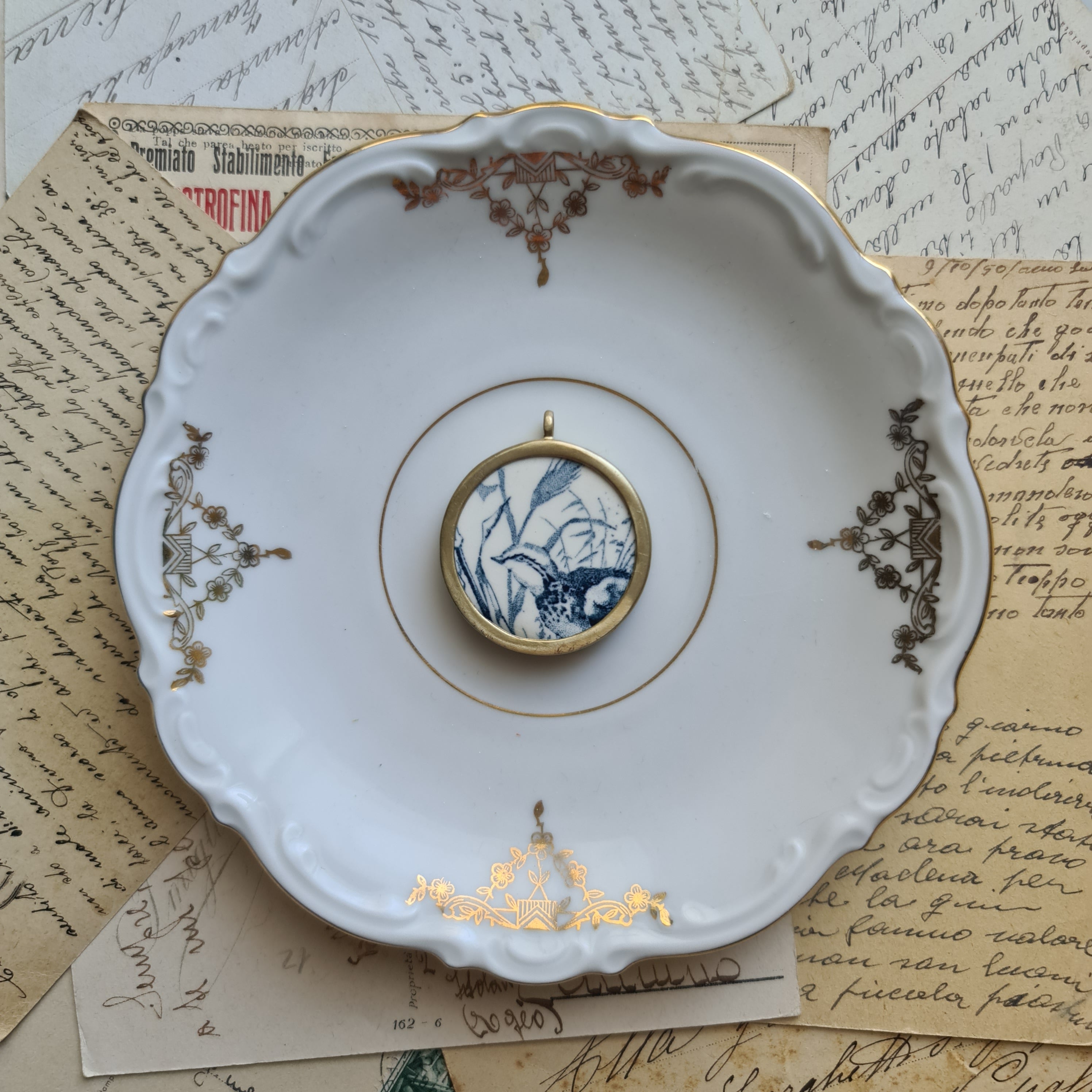 Fagiana nella macchia