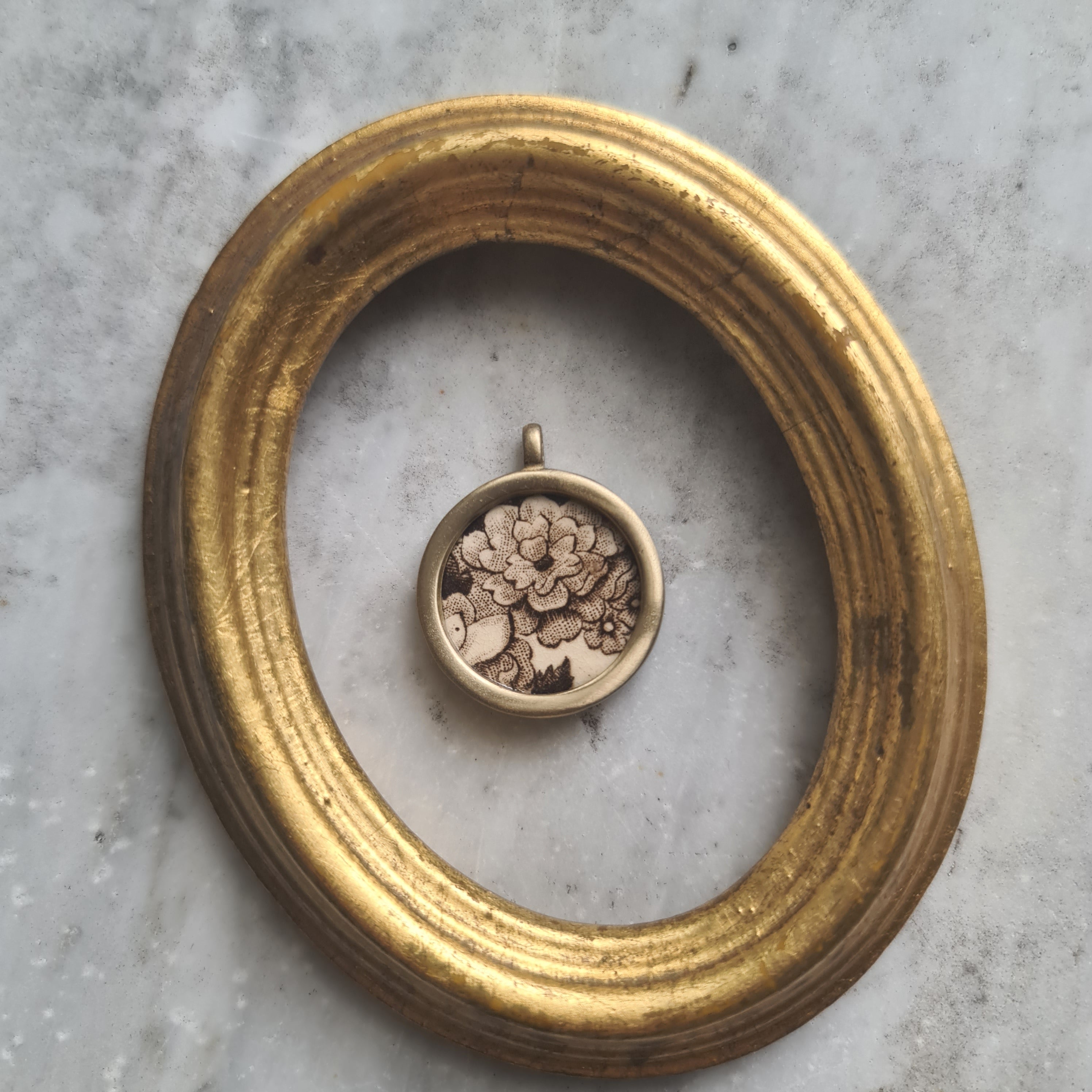 Collana piccola fregio marrone fiore