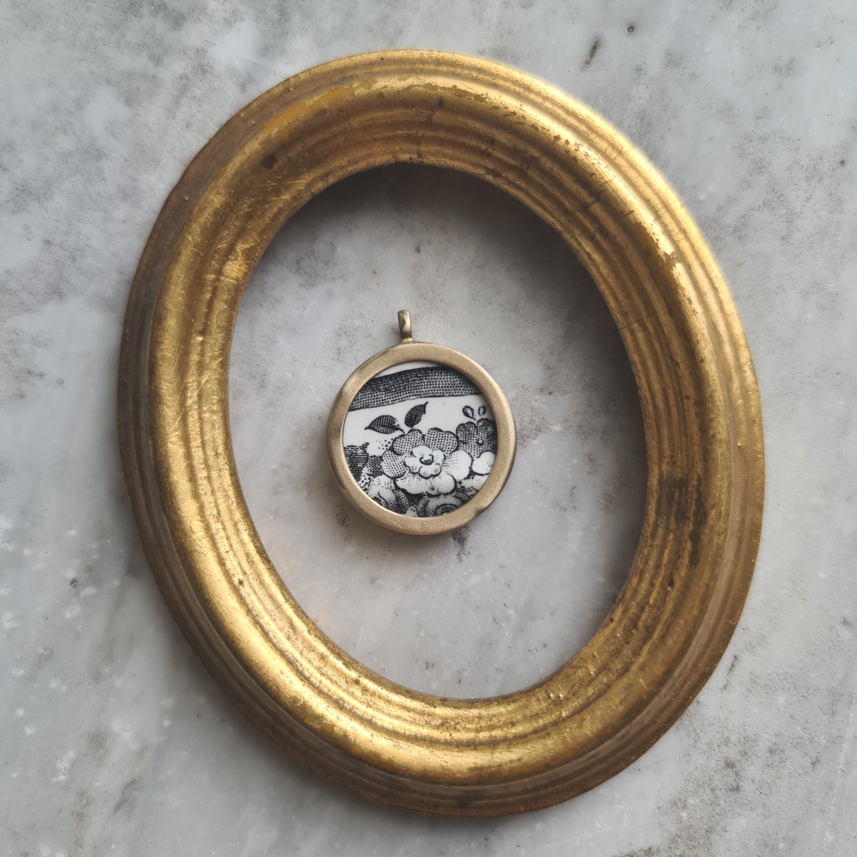 Collana piccola fiore bianco e nero