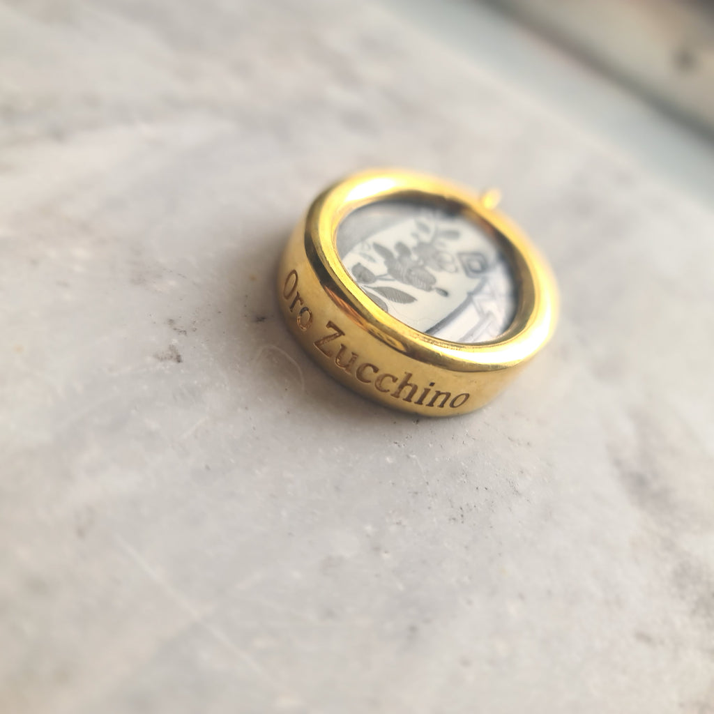 Ovale con fiore nero