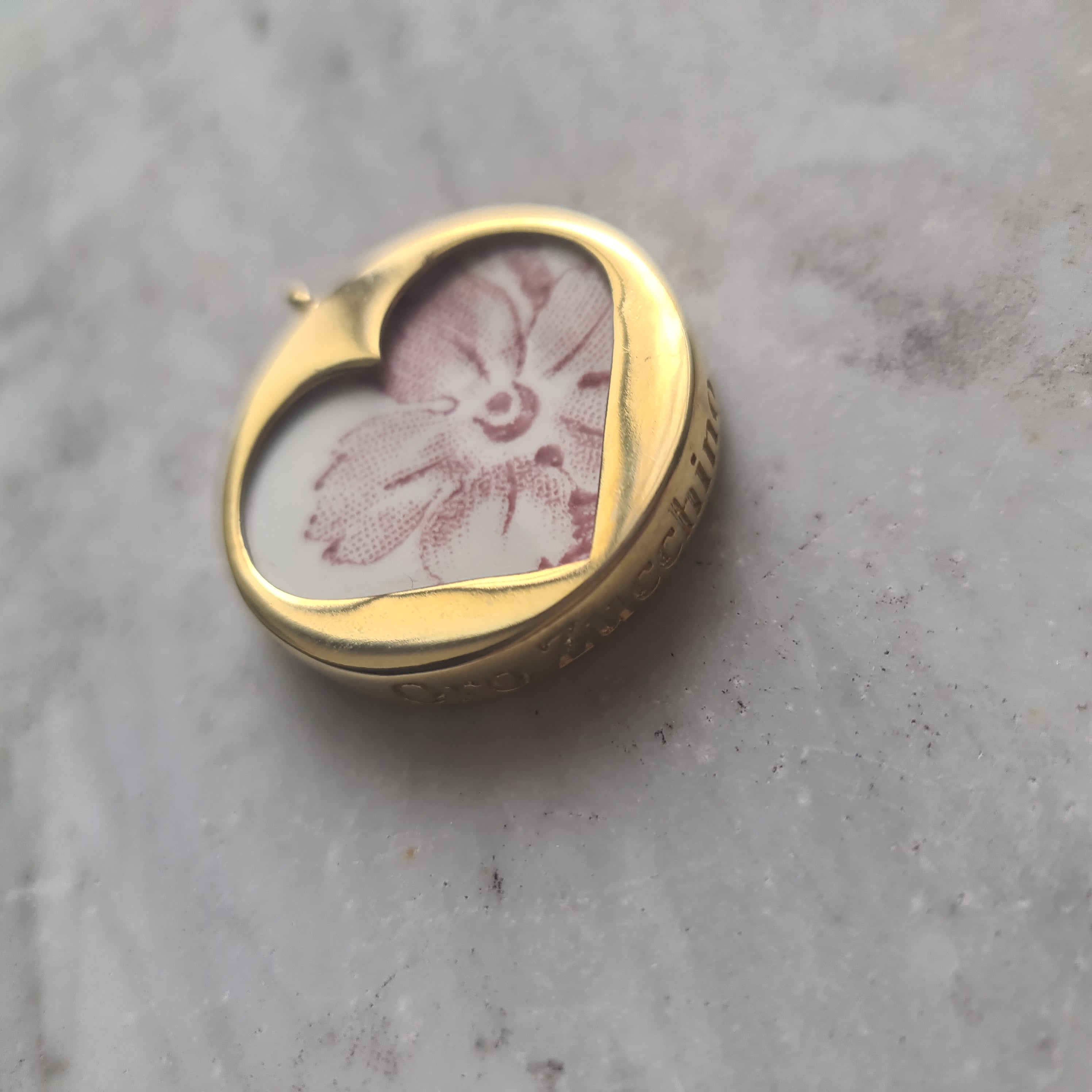 Cuore con fiore rosso