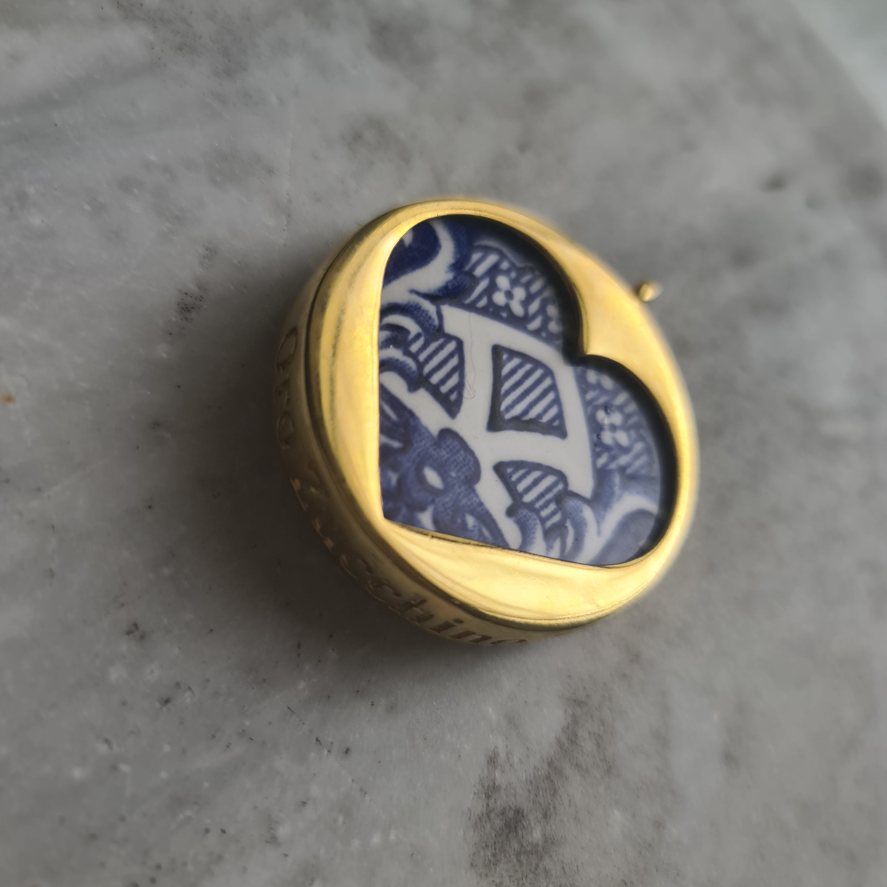 Cuore con simbolo blu