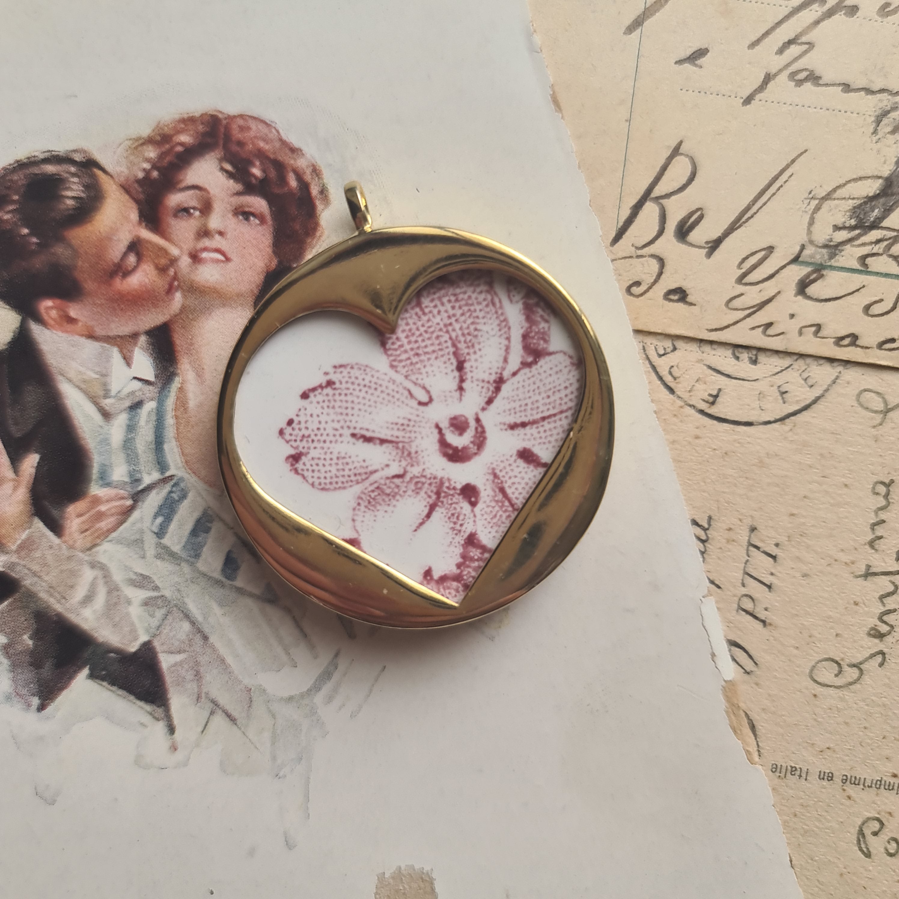 Cuore con fiore rosso