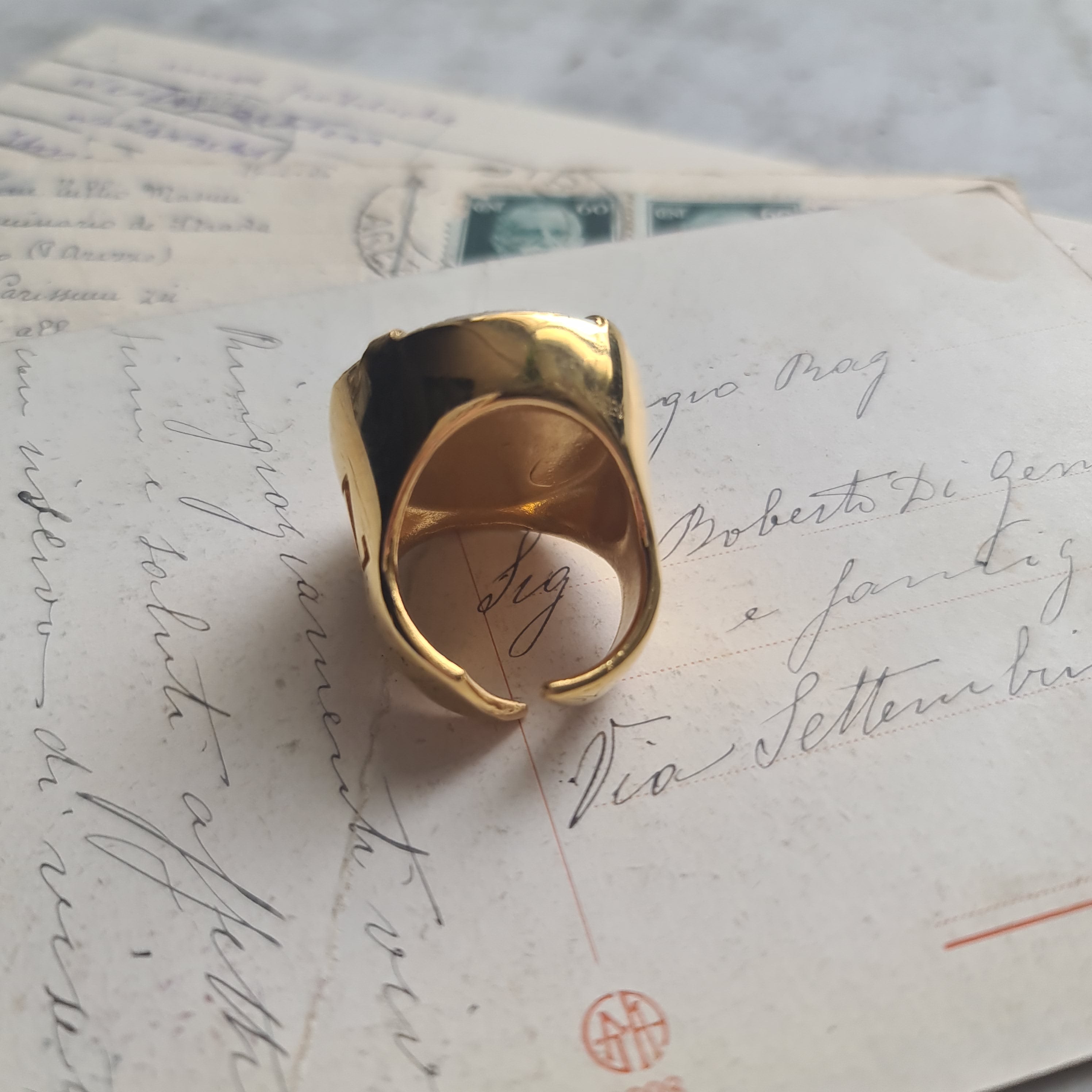 Anello con tris di foglie