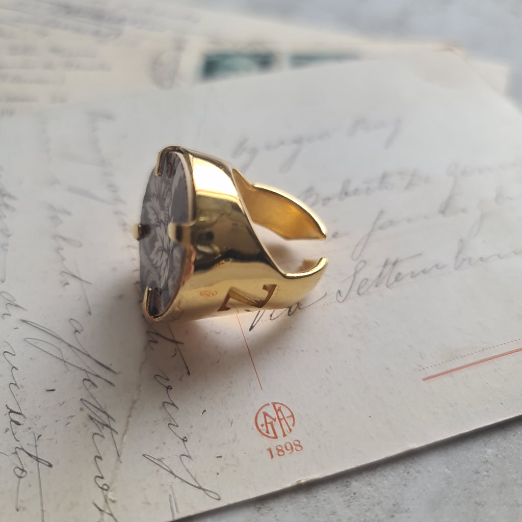 Anello con tris di foglie