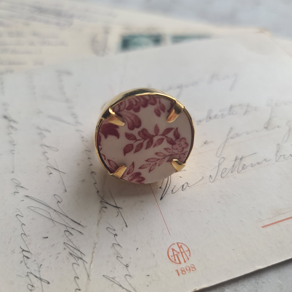 Anello con foglie rosse