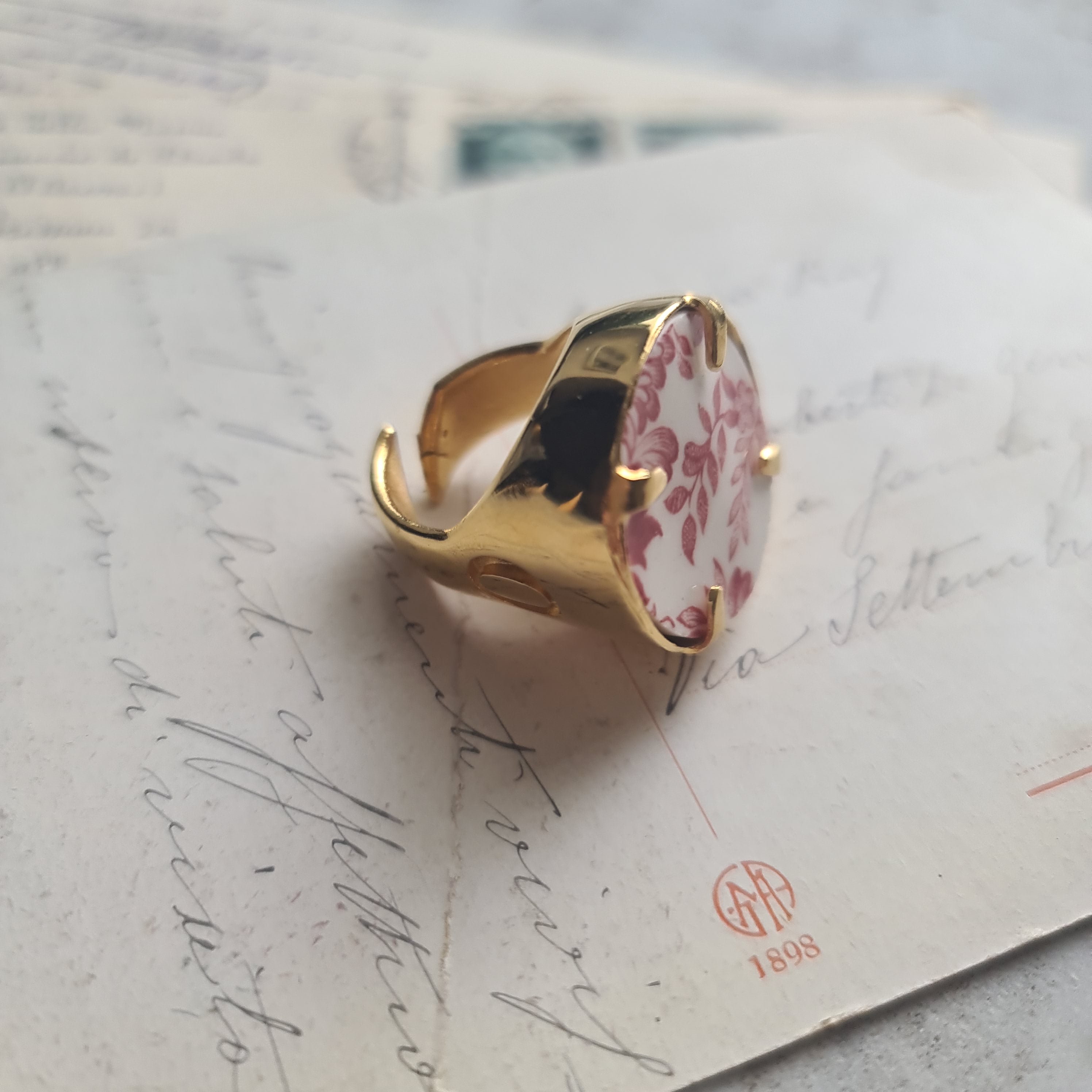 Anello con foglie rosse